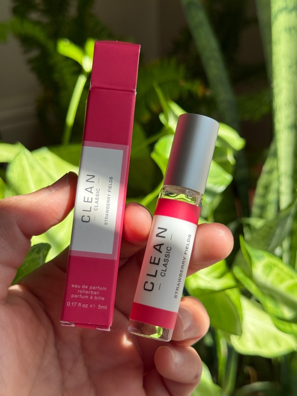 Classic Strawberry Fields Rollerball Eau de Parfum - Pink